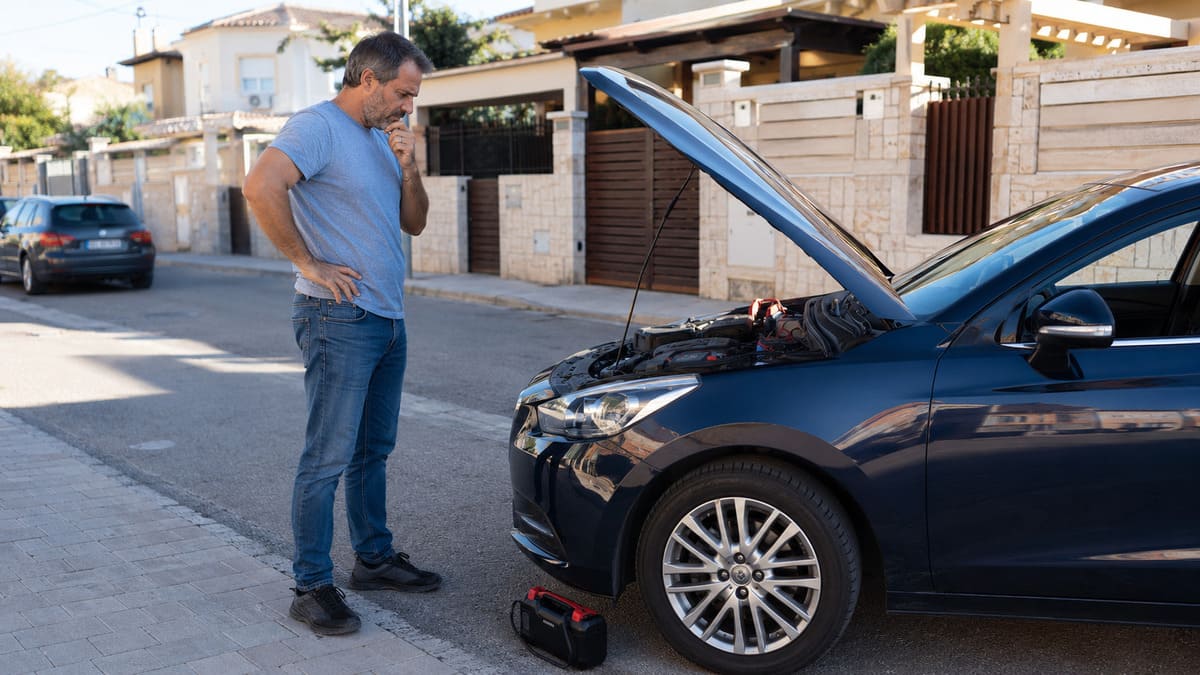 coche-sin-bateria-descargada-valenica-gruas-madis-asistencia-carretera-24-horas (4)