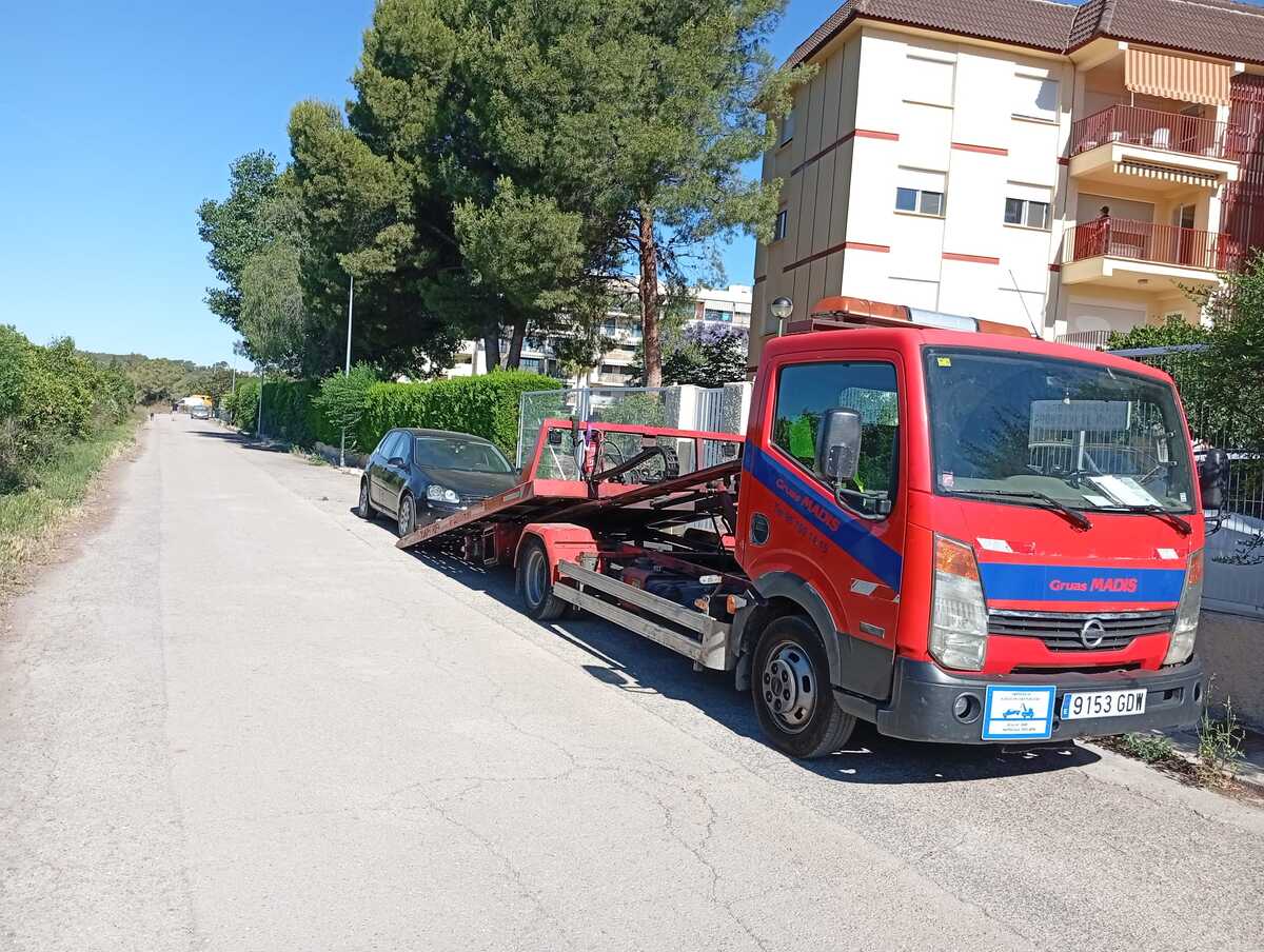 grua-zona-residencial-valencia-gruas-madis (1)