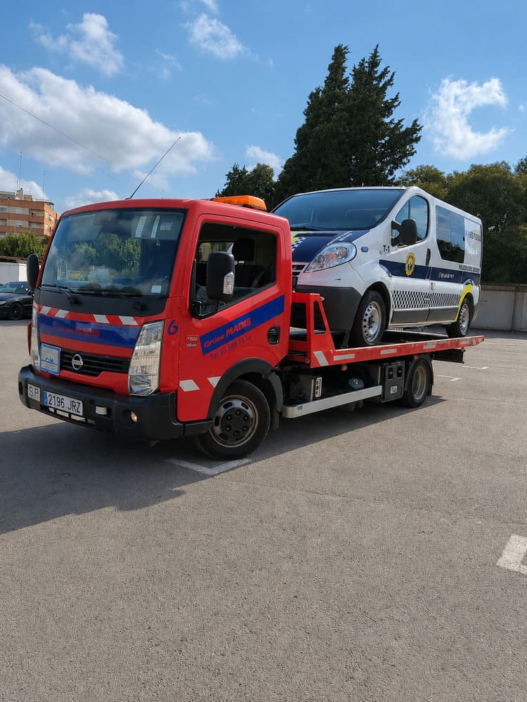 grua-furgon-policia-furgoneta-valencia-gruas-madis-02