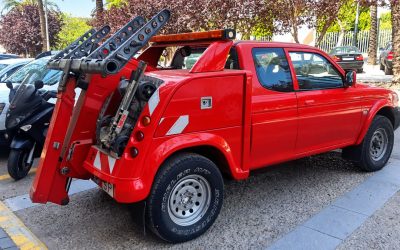 El coche se para después de atravesar un charco: qué hacer y qué evitar