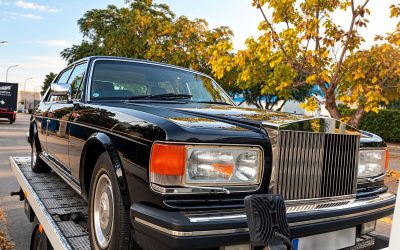 Rolls-Royce sobre la grúa: transportando un coche de alta gama